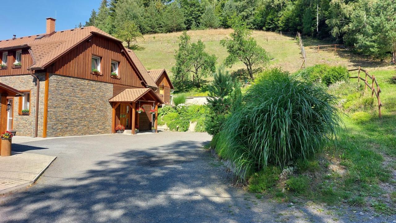 U Vesele Lisky Hotel Hutisko Exterior foto